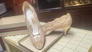 Vintage Frederico Leone Gold Embroidered Lace Mesh Wedding Pumps